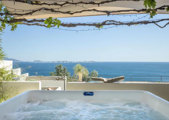 LES SUITES LOVE 3 SPA VUE MER PISCINe